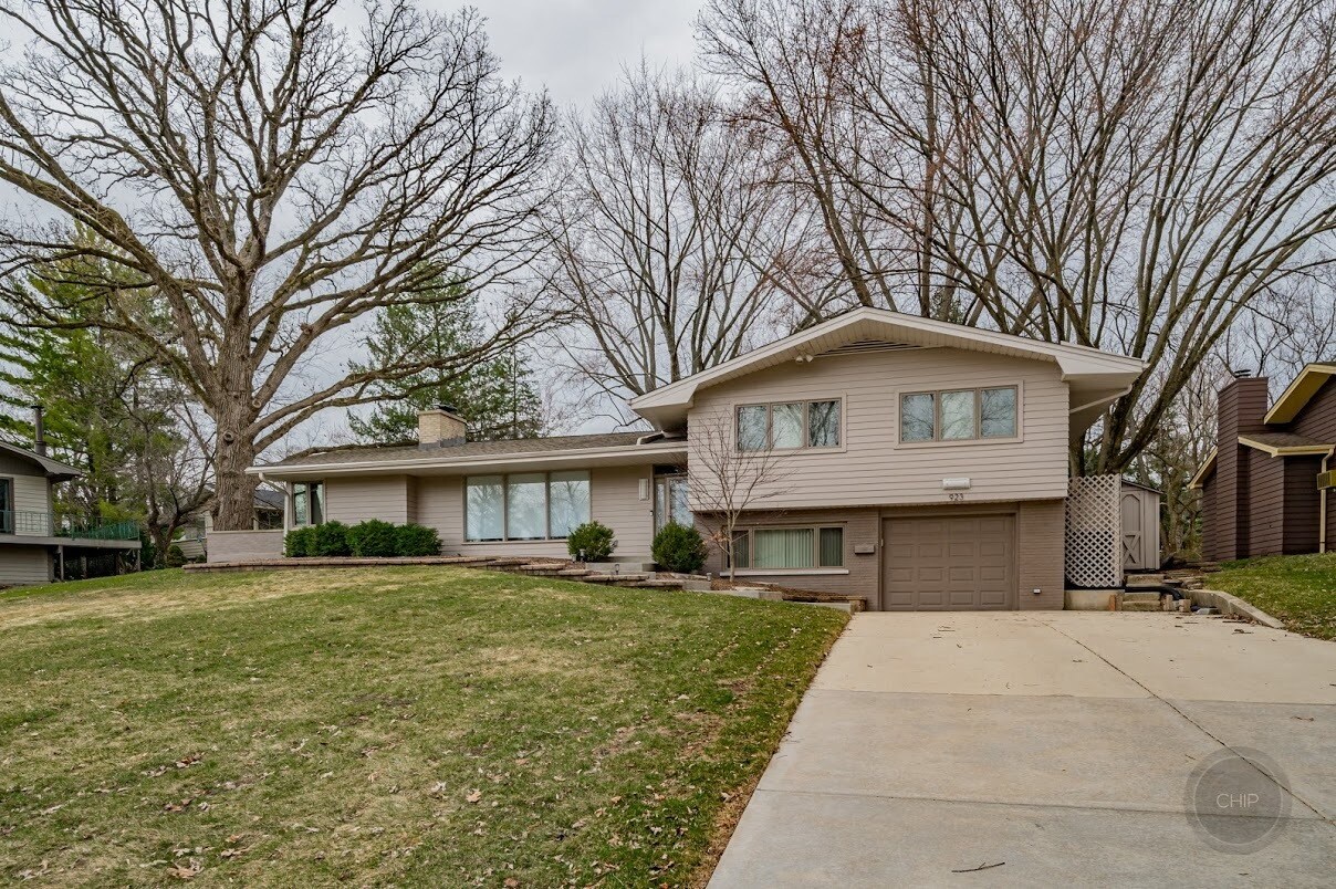 Primary Photo - 923 Edgewater Dr