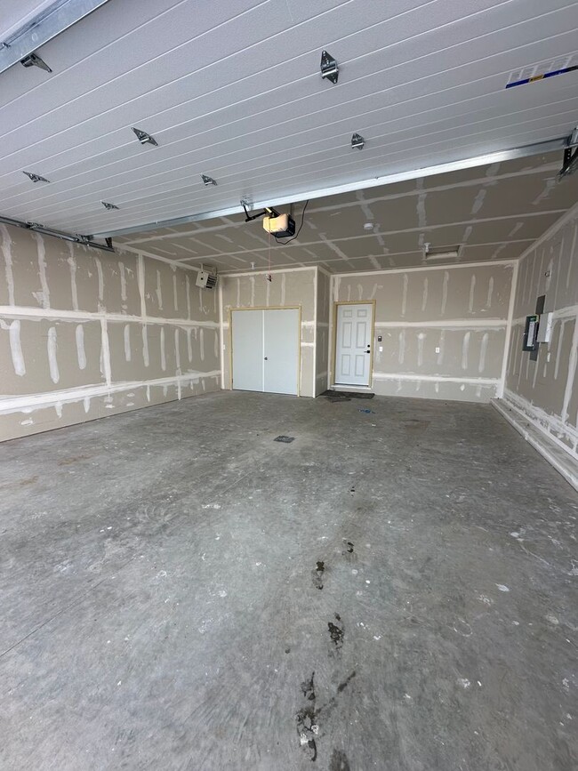 Building Photo - 2521-2521 Granite Dr NW