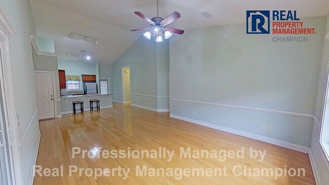 Foto del edificio - 3 BD/2.5 BA Townhouse w/Open Floorplan, Split Bedrooms and Garage