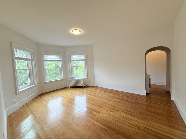 Building Photo - 369 Tappan St