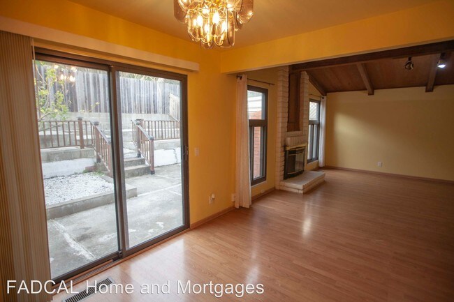 Building Photo - 3 br, 1.5 bath House - 252 Dennis Drive