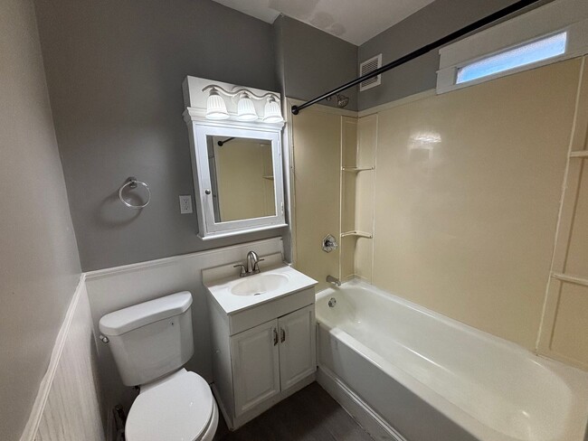 Building Photo - 2709 N Aldrich Ave