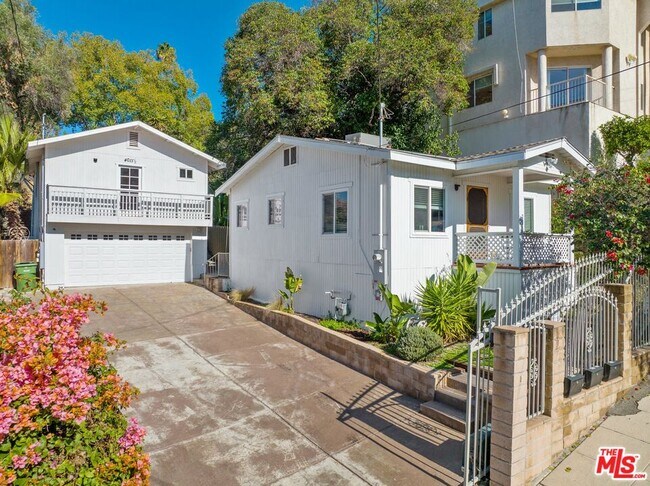 Building Photo - 4127 1/2 Sunset Dr