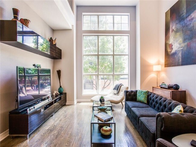 Foto del edificio - 2215 Canton St