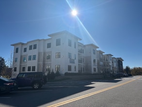 Building Photo - 55 Pointe Pl