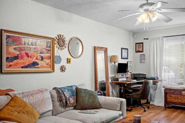 Building Photo - 2306 SW 42nd Dr