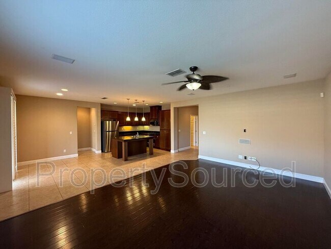 Foto del edificio - 2223 Ravenbrook Ln