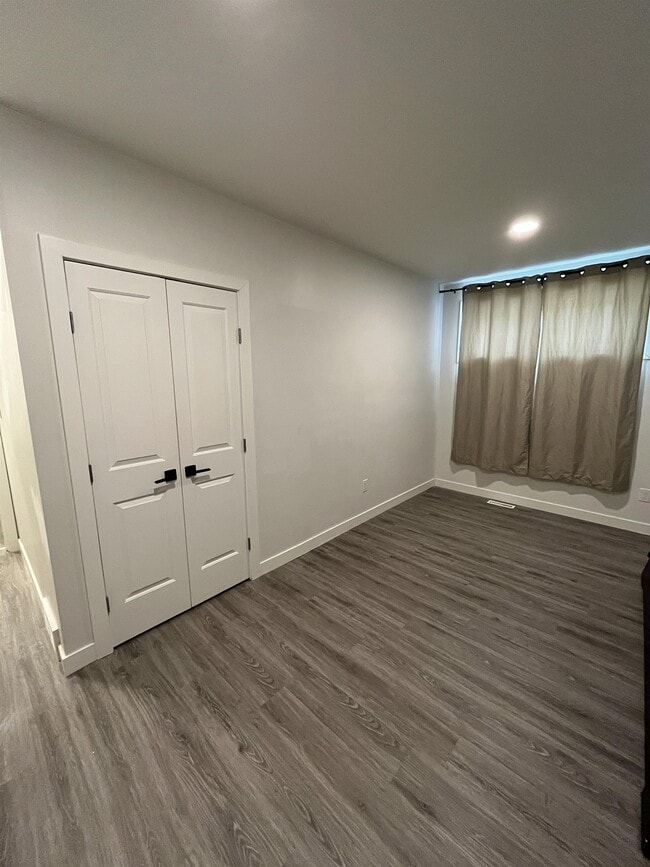 Building Photo - 492 A Hethrington Ave