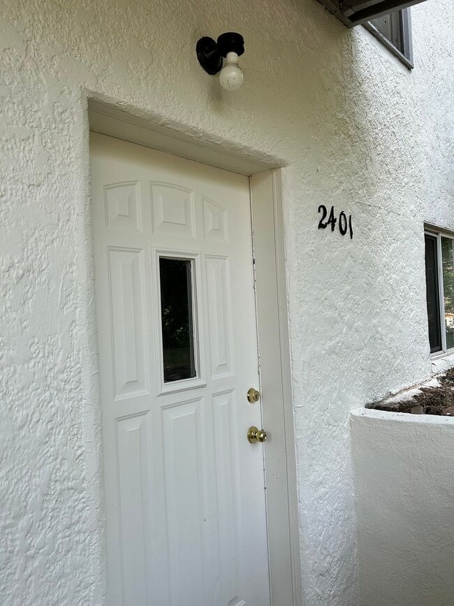 Building Photo - Recently Renovated Spacious 4-Bedroom Triplex