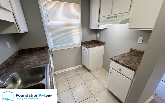 Foto del edificio - 5205 Flowering Peach Dr