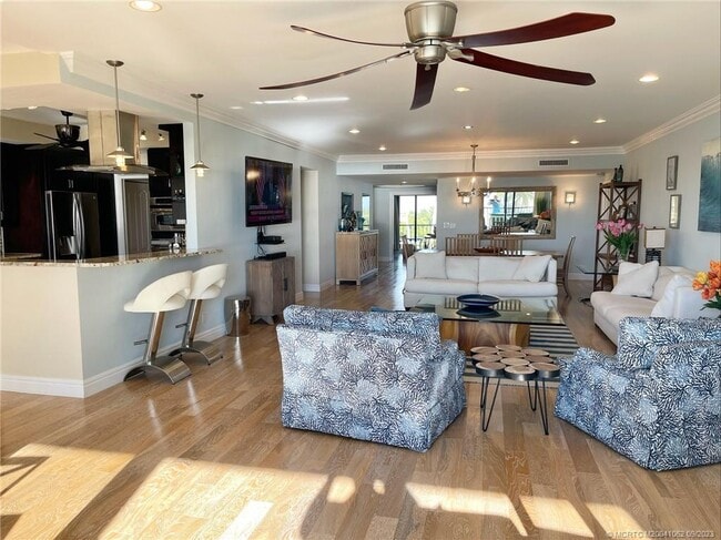 Building Photo - 2806 SE Dune Dr