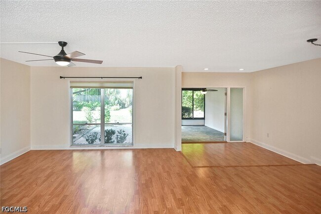 Foto del edificio - 4295 Island Cir