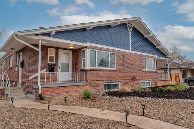 Spacious Updated Unit of Quadplex Availabl... - Spacious Updated Unit of Quadplex Availabl... Apartment