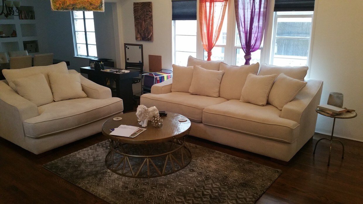 living room - 1444 N Laurel Ave
