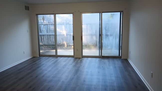 Building Photo - 865 Beech Ct