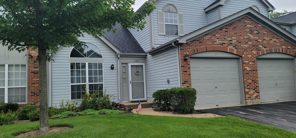 235 Wellington Cir, Gurnee, IL 60031 Townhome Rentals in Gurnee IL
