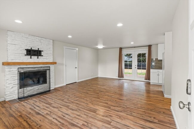 Photo - Well-Maintained Everett Rental with Functional Layout and Outdoor Space House