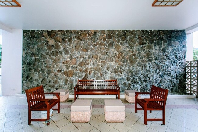 Building Photo - 1617 Keeaumoku St