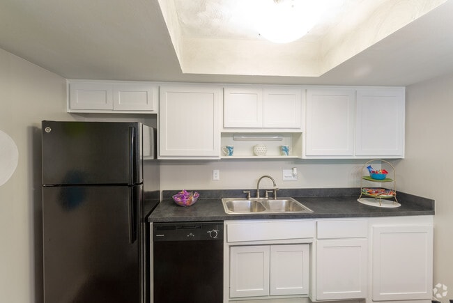 2BR, 1BA - 1000 SF - Oak Park