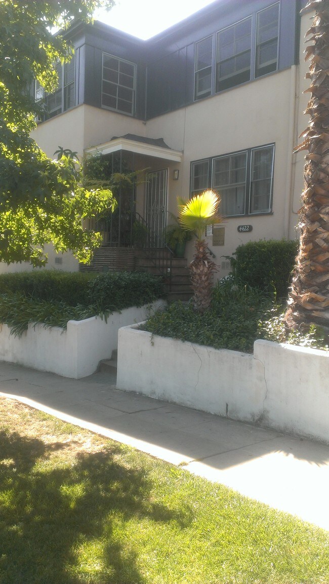 Foto del edificio - 4424 Clinton St