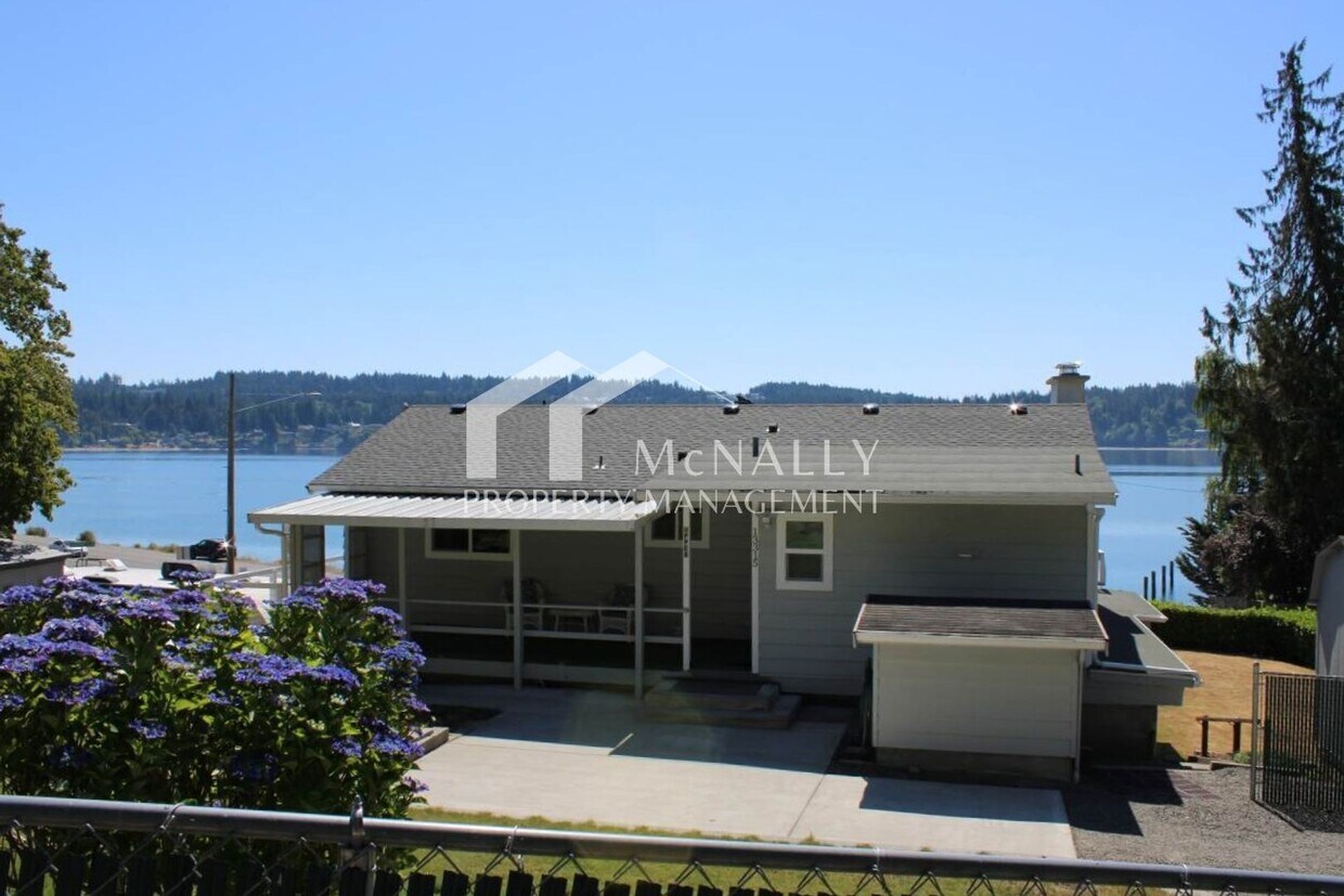 Foto principal - View 2-Bedroom Upper-Level Unit in Gig Harbor