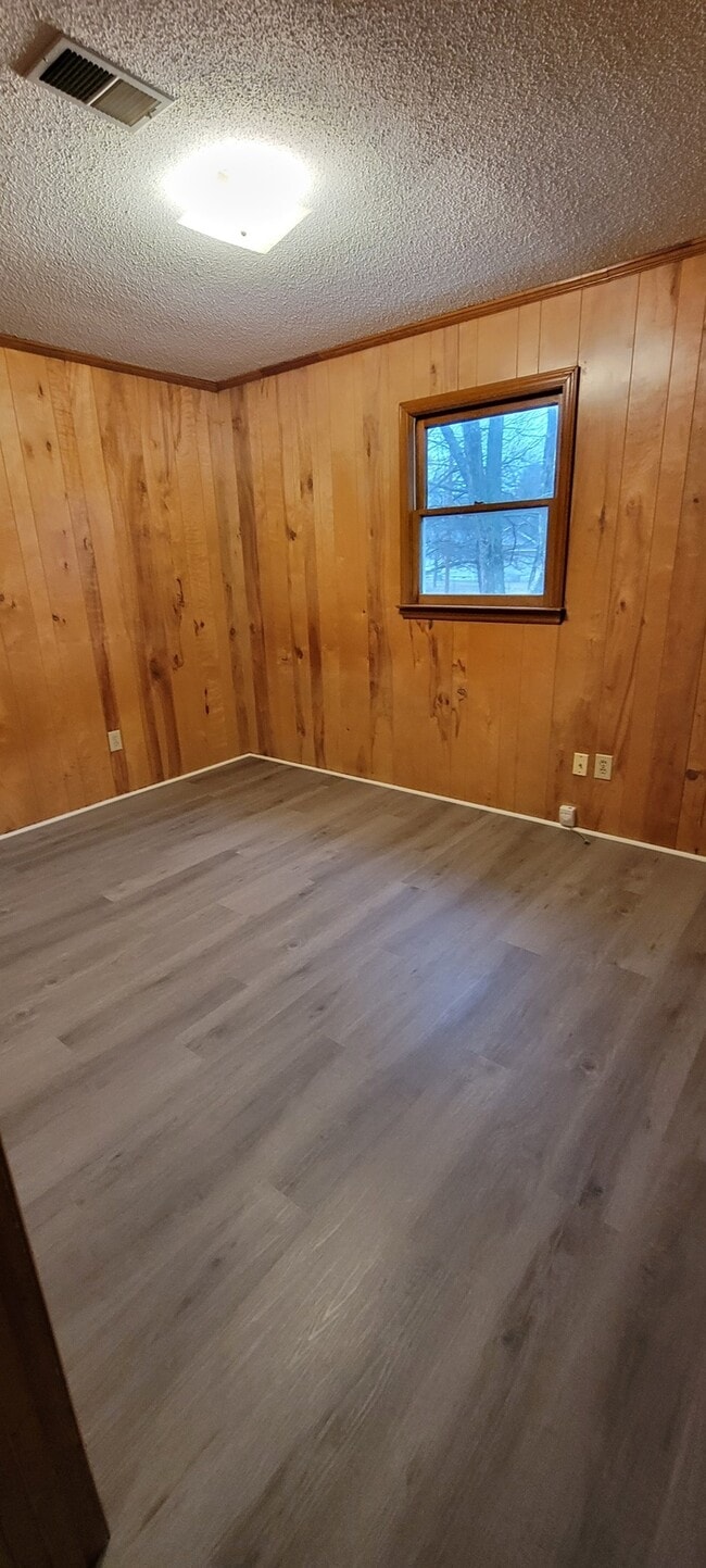 Building Photo - Townhome