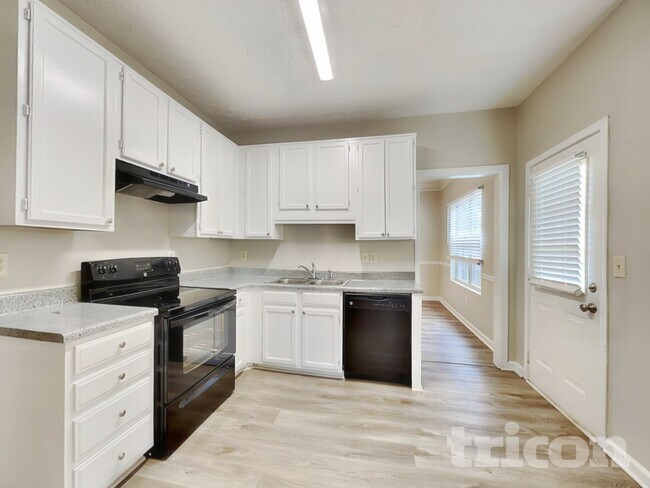 Foto del edificio - 1475 Watercrest Cir