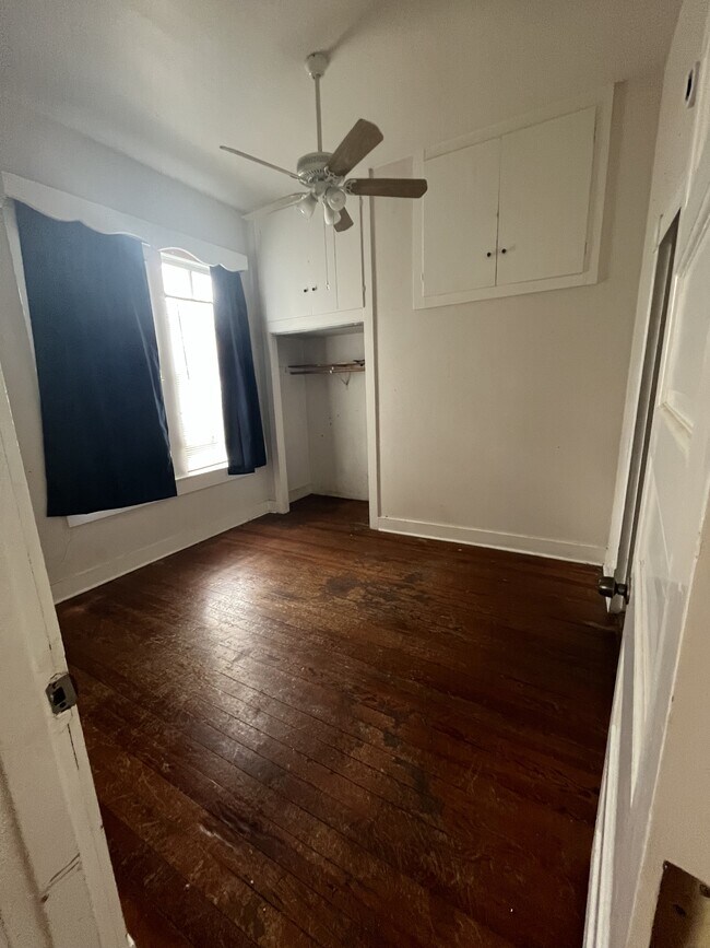 Foto del edificio - 281 N Houston Ave