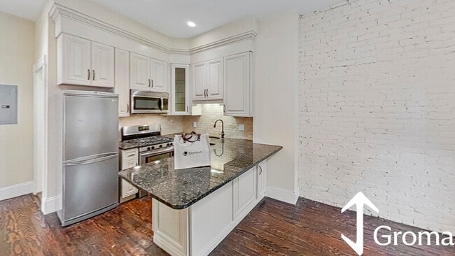 Building Photo - 1536 Tremont St