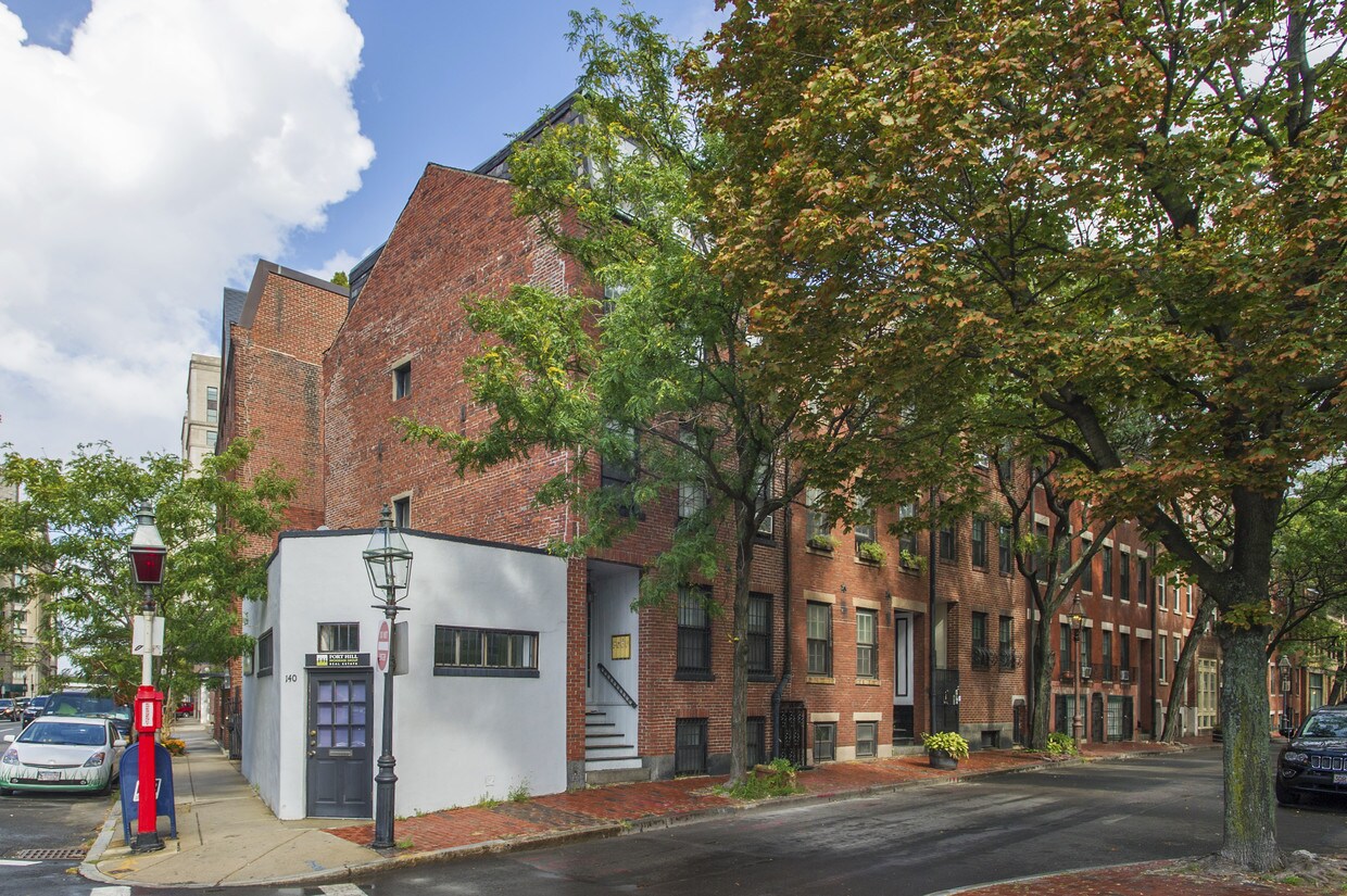 Primary Photo - 62 Melrose St