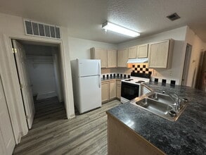 Building Photo - 114 Davis Ave