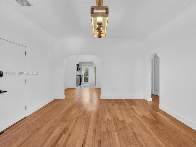 Building Photo - 910 Lenox Ave.