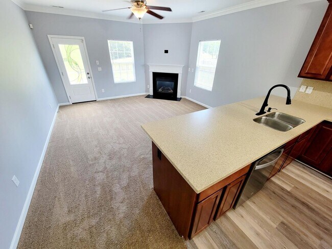 Foto del edificio - Stunning 4-Bedroom Home for Rent – Availab...