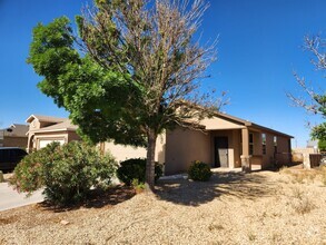 Building Photo - 5005 Kensington Way