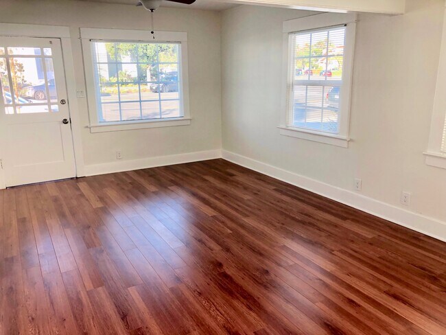 Foto del edificio - Gorgeous Completely Remodeled California Beach Bungalow w/Laundry+Backyard+Storage Near Beach