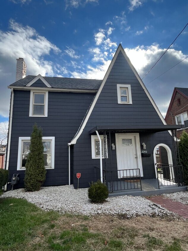 Foto principal - Three Bedroom Single Family House