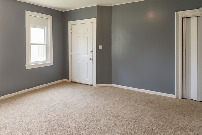 Building Photo - Northside Syracuse Duplex – Spacious Units...