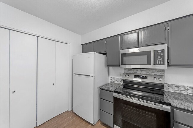 Foto del edificio - 6738 Eastridge Dr