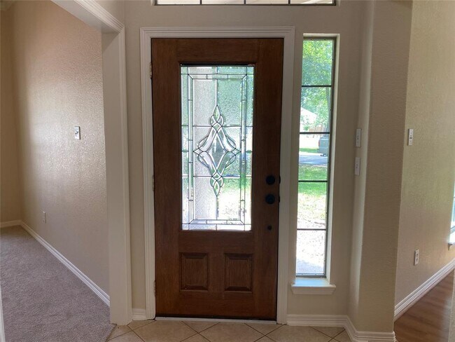 Foto del edificio - 6018 Sugar Bush Dr