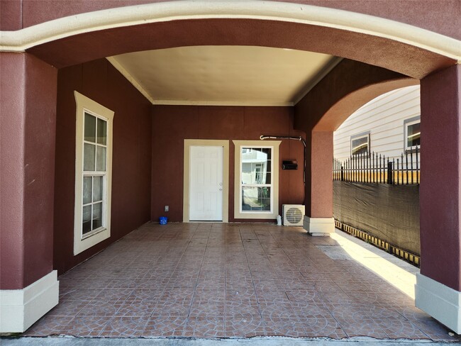 Foto del edificio - 5027 Creekmont Dr