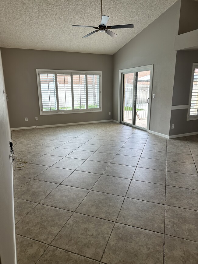 Photo - 5631 E Hartford Ave House