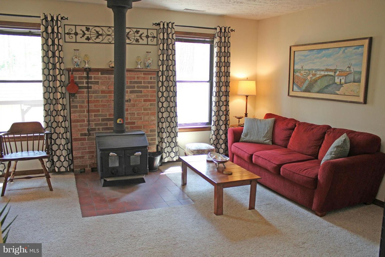 Foto principal - 23250 Laurel Hill Dr