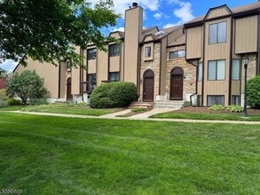 Building Photo - 46 Bennington Square