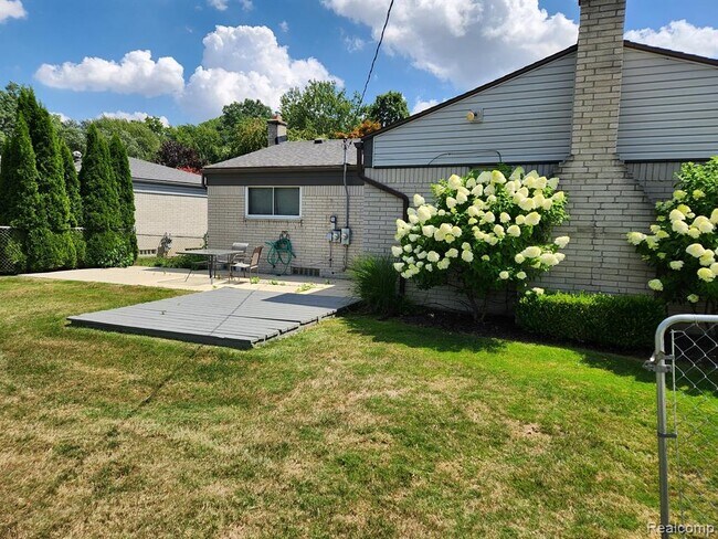 Building Photo - 30569 Westmore Dr