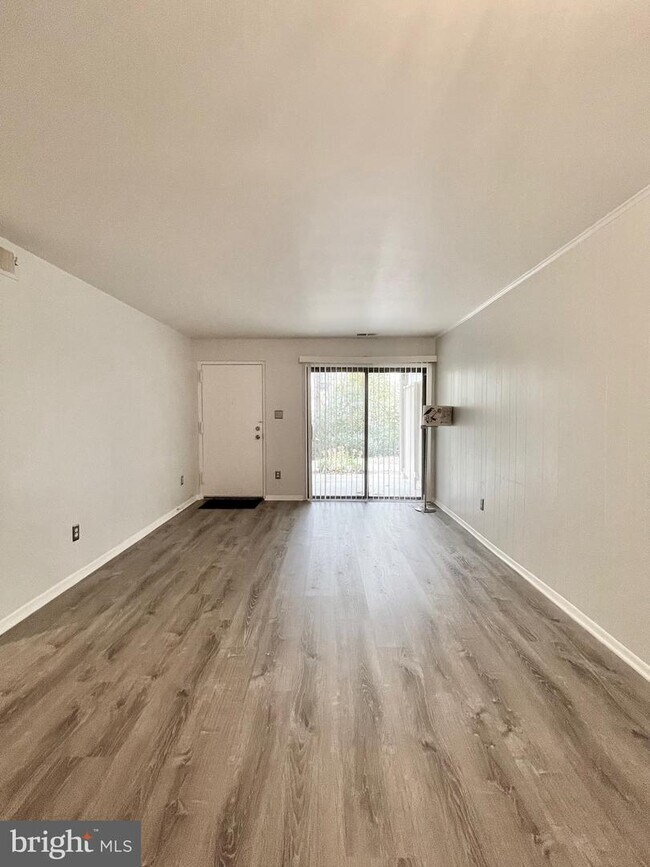 Building Photo - 8511 Barrington Ct