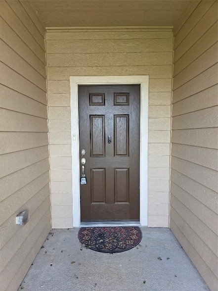 Building Photo - 723 Crystal Lakes Dr