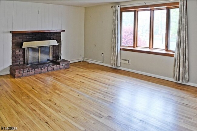 Foto del edificio - 295 Brooklake Rd