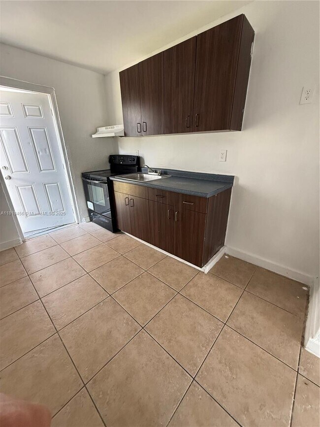 Foto del edificio - 1306 NW 61st St