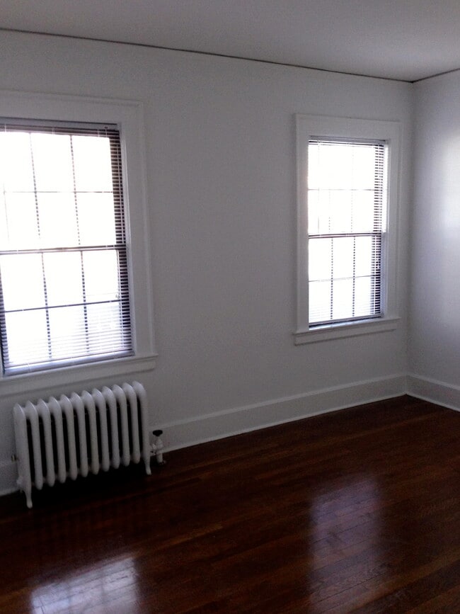 Building Photo - 410 West Ave