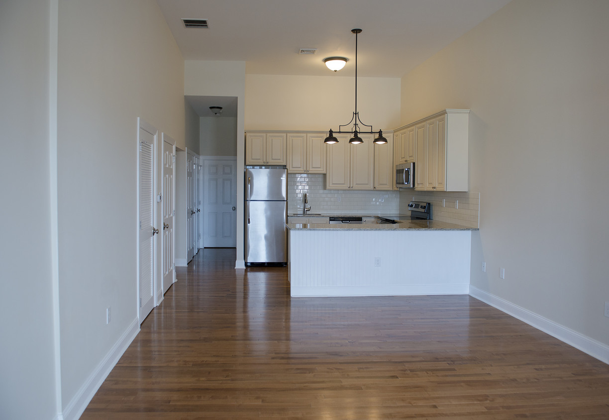 Open kitchen layout - 504 Avenue of the States